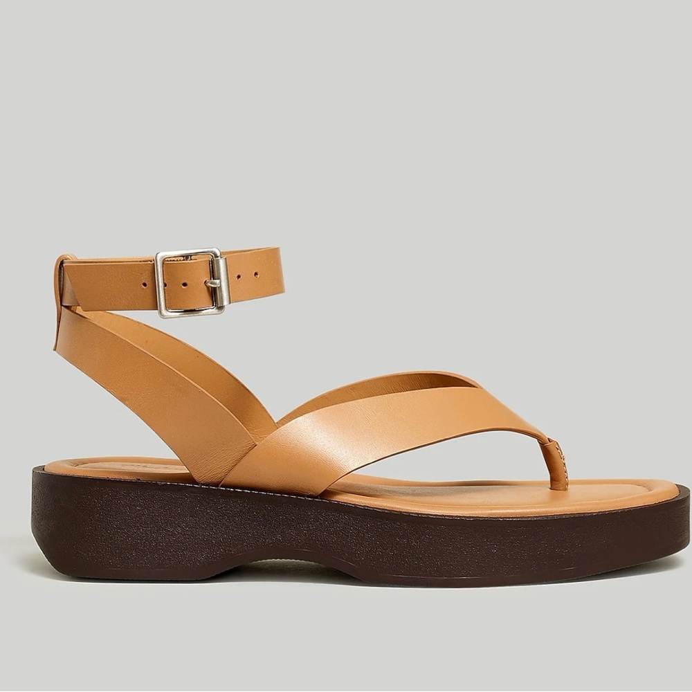 Madewell - The Cooper Thong Sandal. Size  9. Desert Camel - Picture 2 of 3
